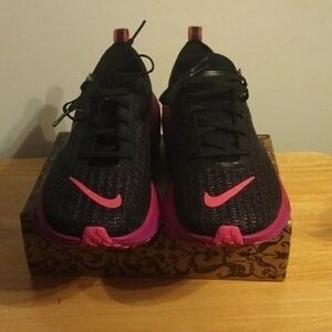 New Women's Nike Pink and Black Sneakers Size 8.5